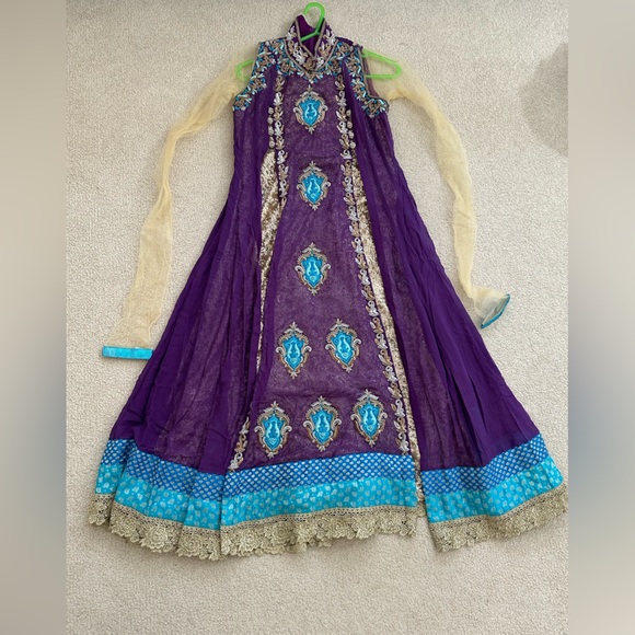 Indian style Pakistani style dress. Purple gold sequin size medium. - Picture 9 of 9
